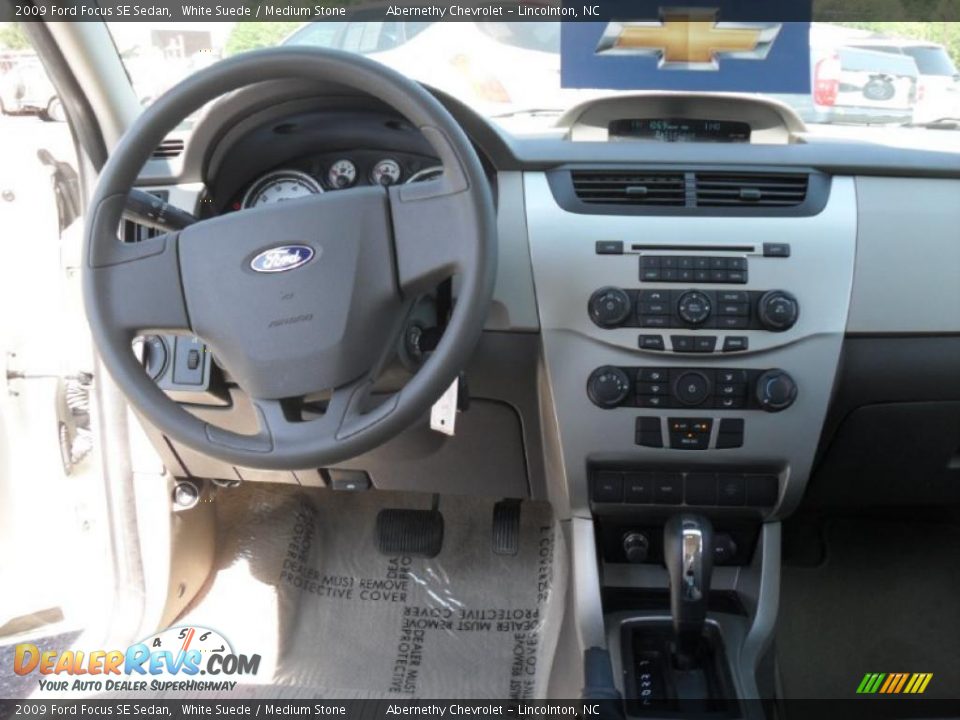 2009 Ford Focus SE Sedan White Suede / Medium Stone Photo #14
