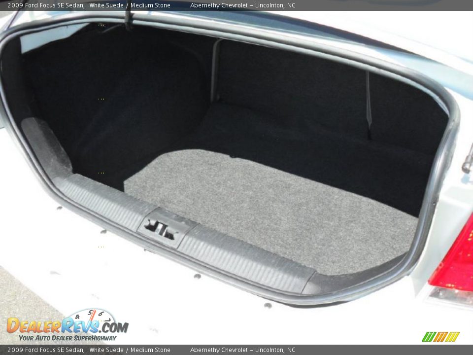 2009 Ford Focus SE Sedan White Suede / Medium Stone Photo #15