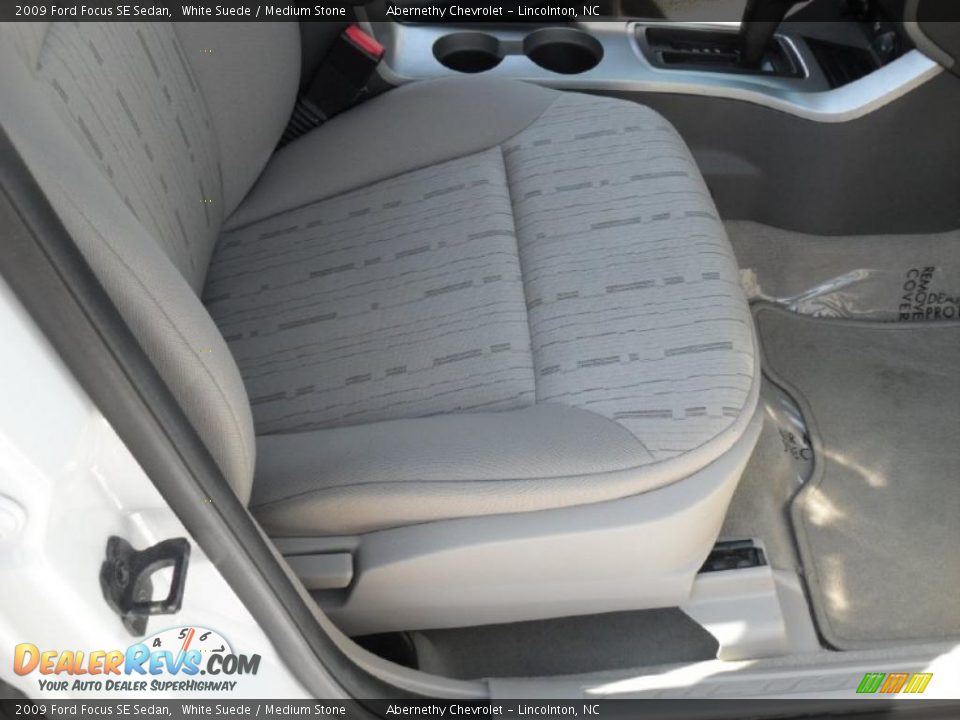 2009 Ford Focus SE Sedan White Suede / Medium Stone Photo #17