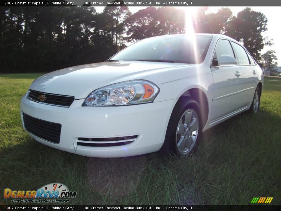 2007 Chevrolet Impala LT White / Gray Photo #2