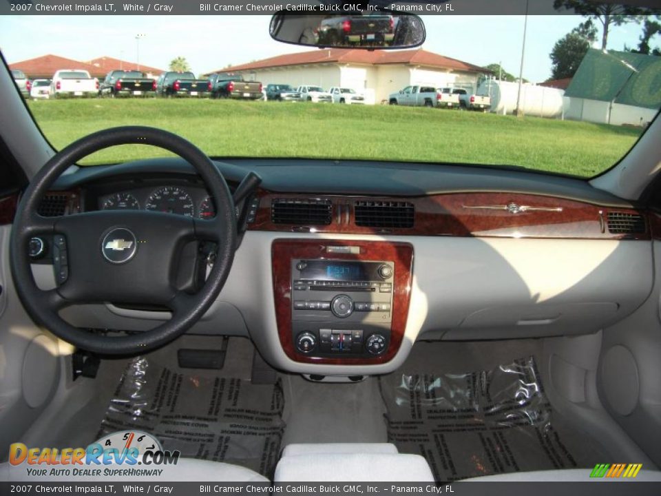 2007 Chevrolet Impala LT White / Gray Photo #9