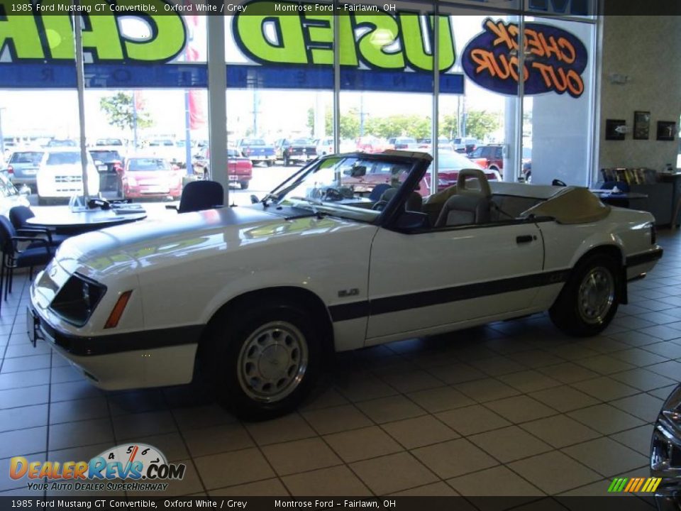 1985 Ford Mustang GT Convertible Oxford White / Grey Photo #2