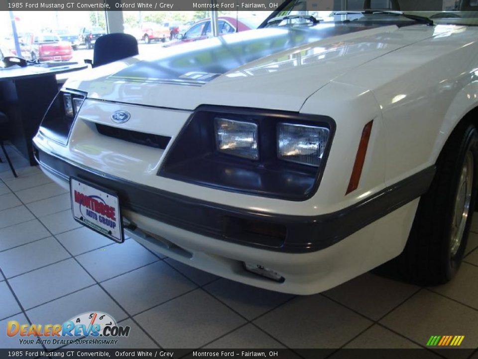 1985 Ford Mustang GT Convertible Oxford White / Grey Photo #8
