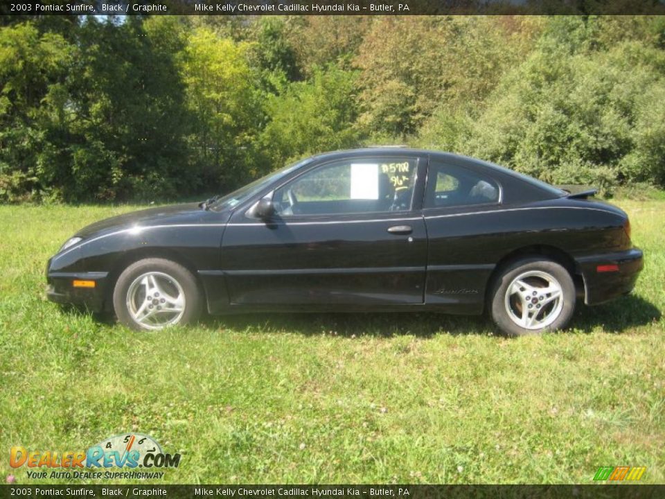 2003 Pontiac Sunfire Black / Graphite Photo #2