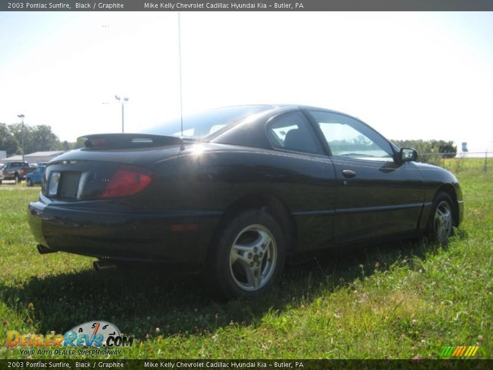 2003 Pontiac Sunfire Black / Graphite Photo #3