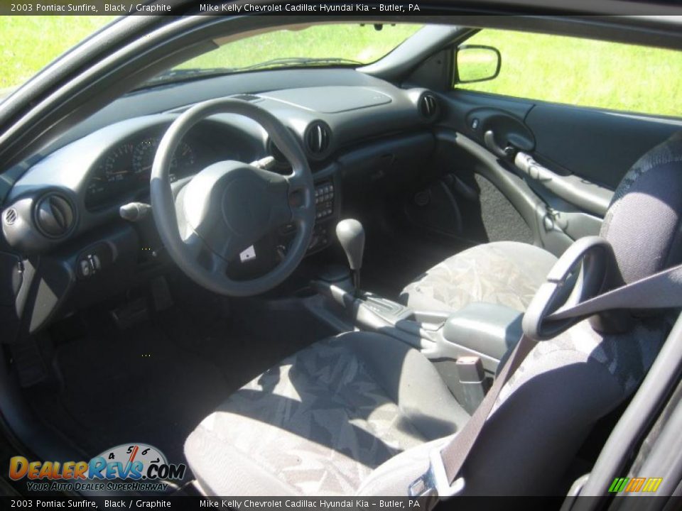 2003 Pontiac Sunfire Black / Graphite Photo #5