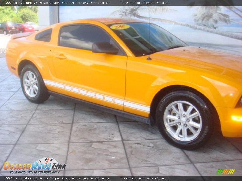 2007 Ford Mustang V6 Deluxe Coupe Grabber Orange / Dark Charcoal Photo #11