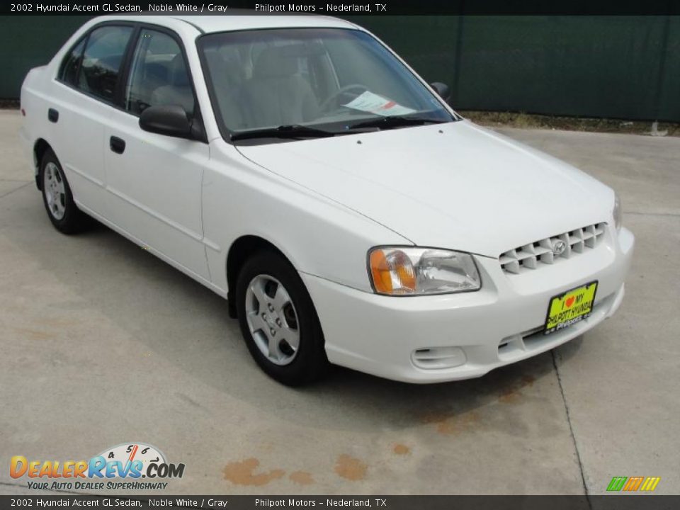 2002 Hyundai Accent GL Sedan Noble White / Gray Photo #1