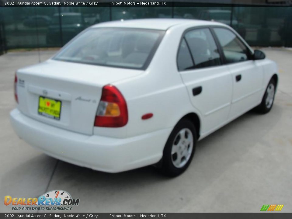 2002 Hyundai Accent GL Sedan Noble White / Gray Photo #3