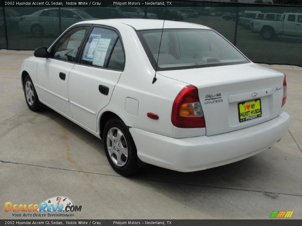 2002 Hyundai Accent GL Sedan Noble White / Gray Photo #5