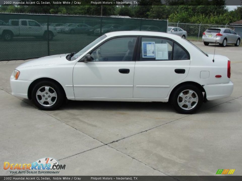 2002 Hyundai Accent GL Sedan Noble White / Gray Photo #6