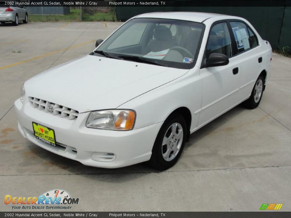 2002 Hyundai Accent GL Sedan Noble White / Gray Photo #7