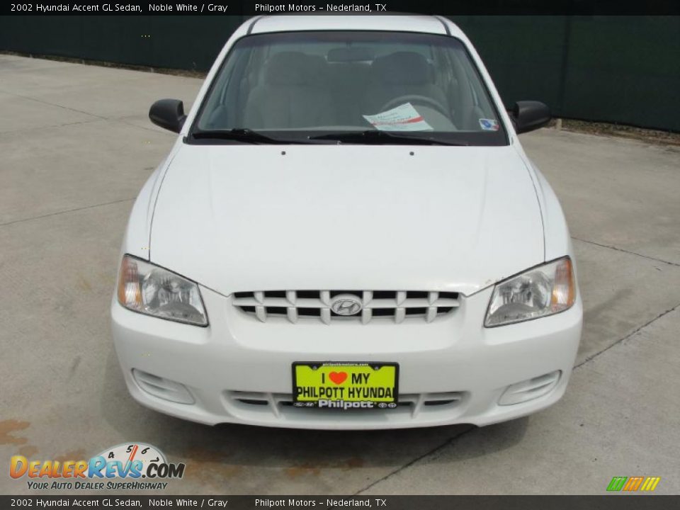 2002 Hyundai Accent GL Sedan Noble White / Gray Photo #8