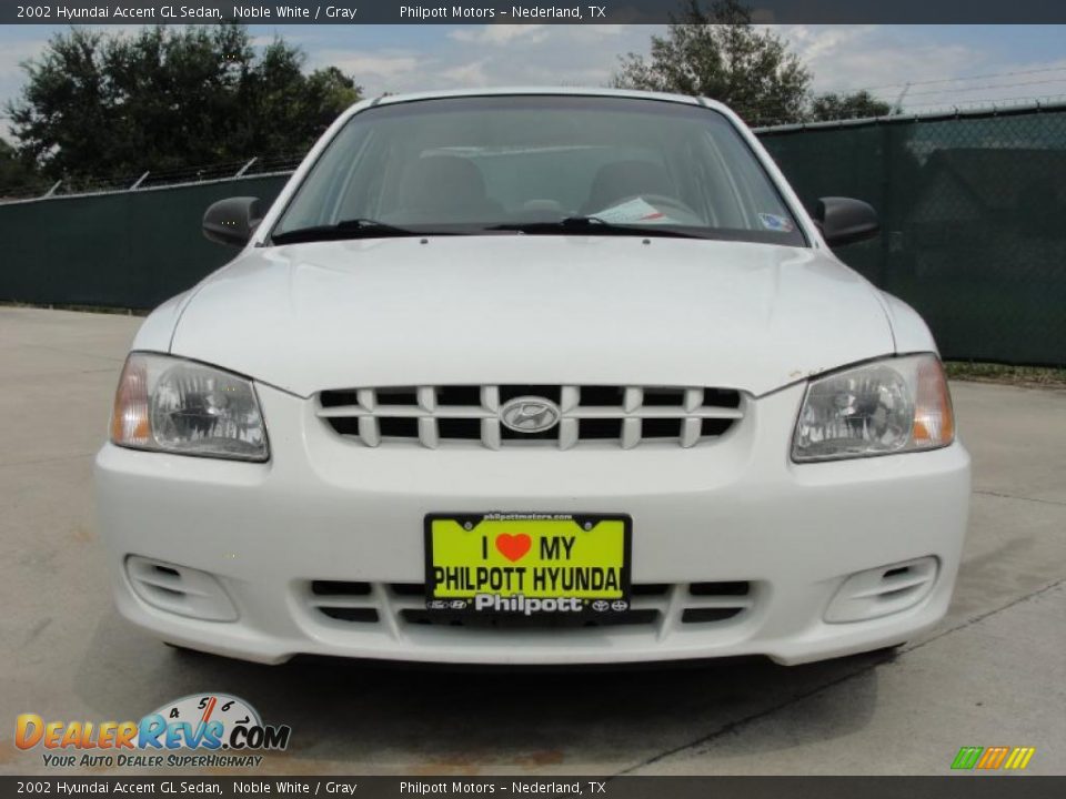 2002 Hyundai Accent GL Sedan Noble White / Gray Photo #9