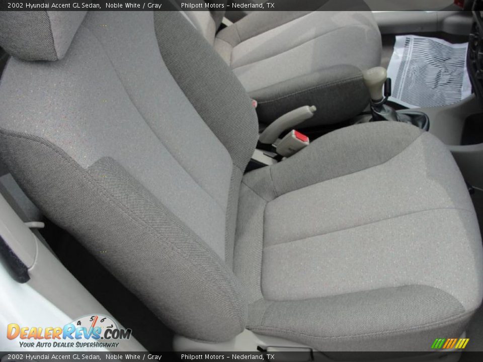 2002 Hyundai Accent GL Sedan Noble White / Gray Photo #22