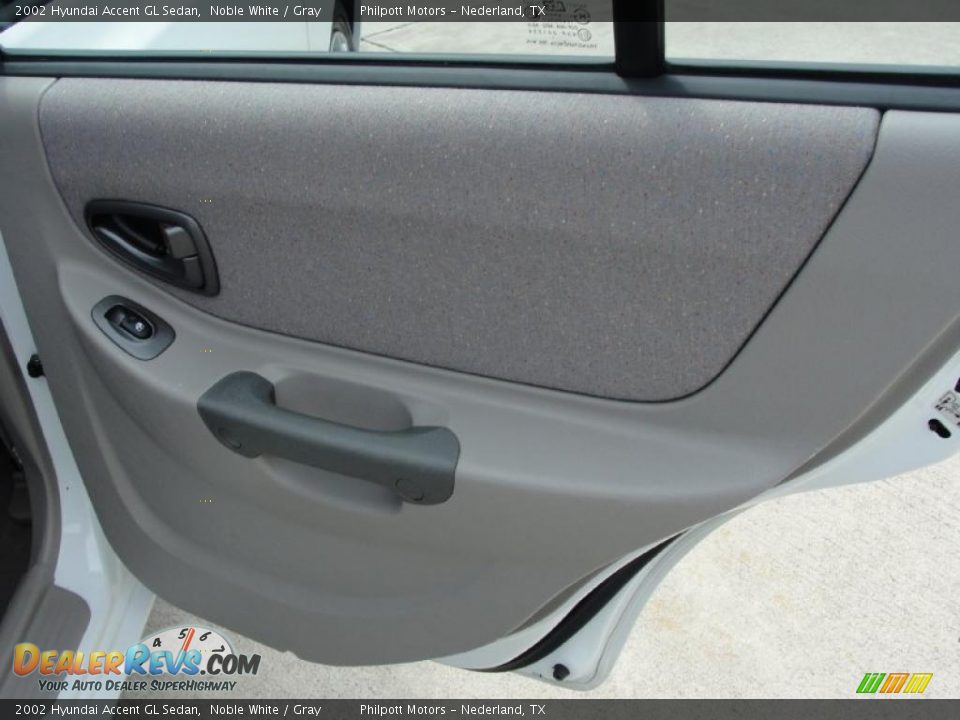 2002 Hyundai Accent GL Sedan Noble White / Gray Photo #23