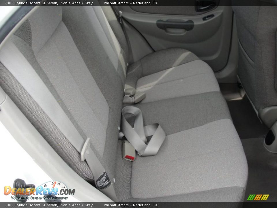 2002 Hyundai Accent GL Sedan Noble White / Gray Photo #24