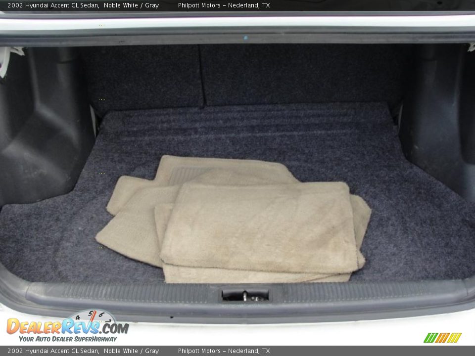 2002 Hyundai Accent GL Sedan Noble White / Gray Photo #25