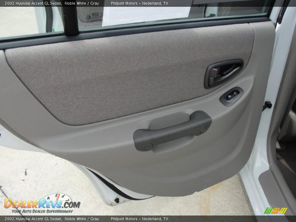 2002 Hyundai Accent GL Sedan Noble White / Gray Photo #26