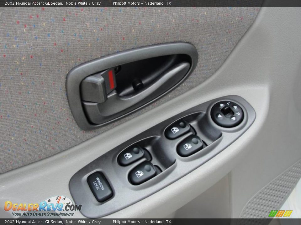2002 Hyundai Accent GL Sedan Noble White / Gray Photo #29
