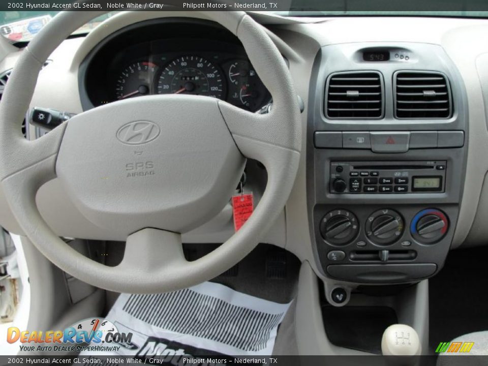2002 Hyundai Accent GL Sedan Noble White / Gray Photo #32