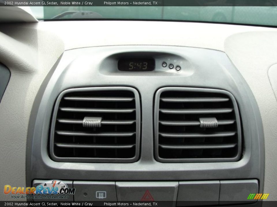 2002 Hyundai Accent GL Sedan Noble White / Gray Photo #33