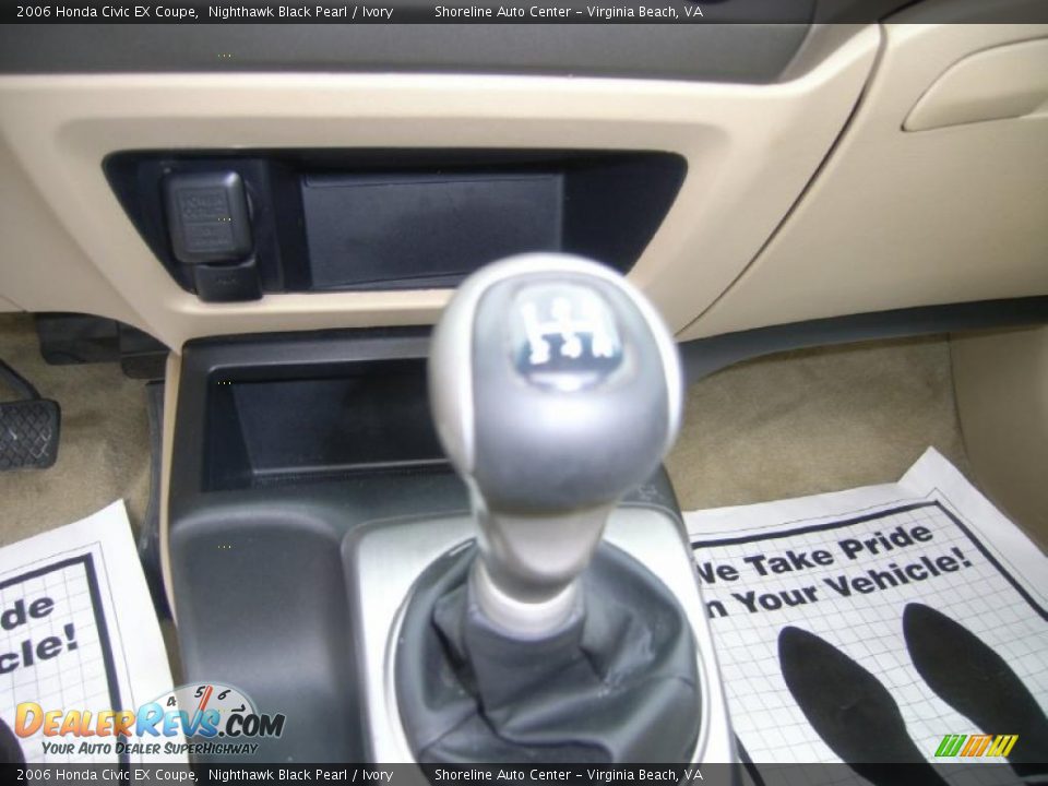 2006 Honda Civic EX Coupe Nighthawk Black Pearl / Ivory Photo #17