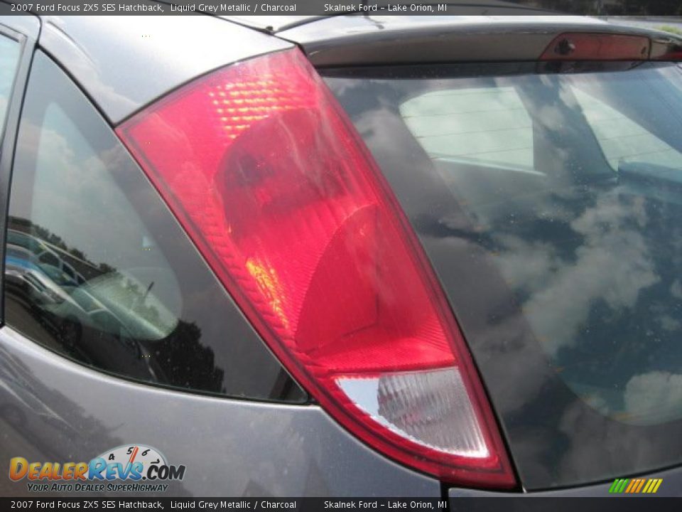 2007 Ford Focus ZX5 SES Hatchback Liquid Grey Metallic / Charcoal Photo #16