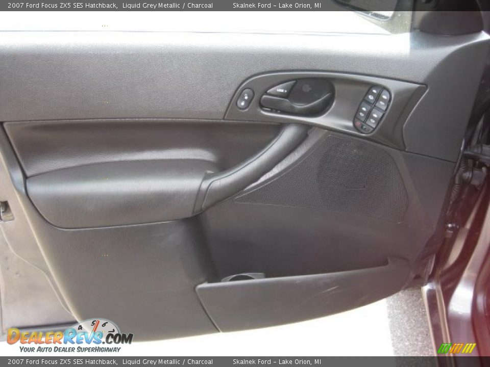 2007 Ford Focus ZX5 SES Hatchback Liquid Grey Metallic / Charcoal Photo #20