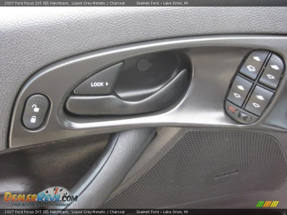 2007 Ford Focus ZX5 SES Hatchback Liquid Grey Metallic / Charcoal Photo #21