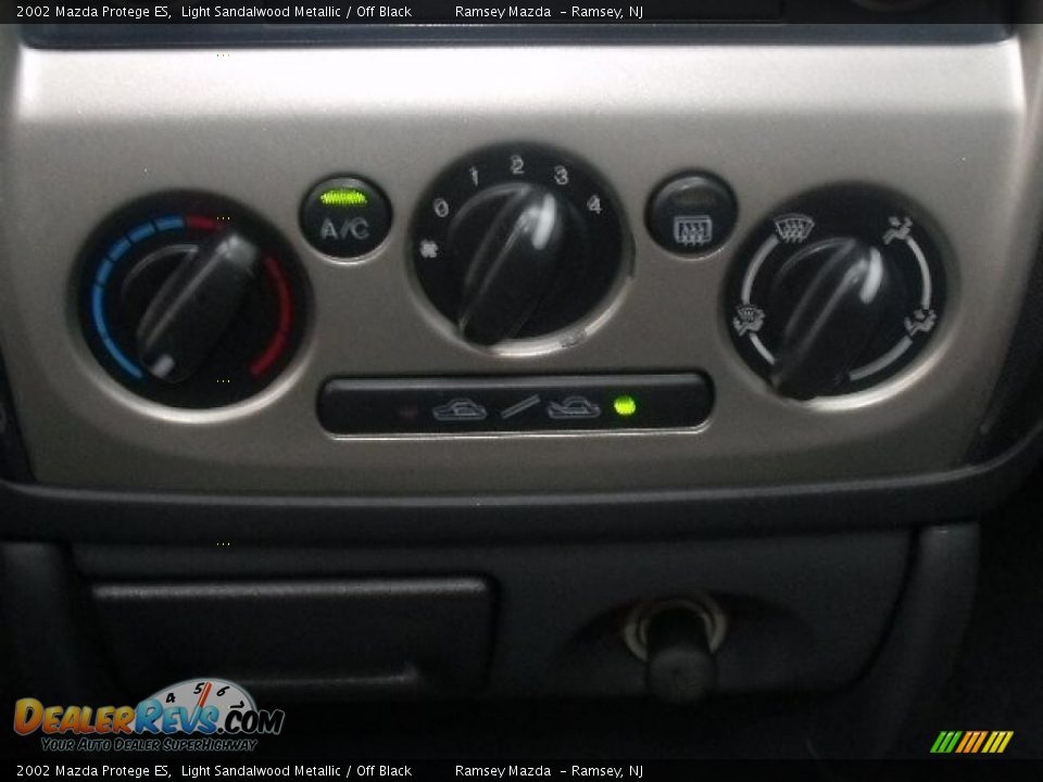 2002 Mazda Protege ES Light Sandalwood Metallic / Off Black Photo #25