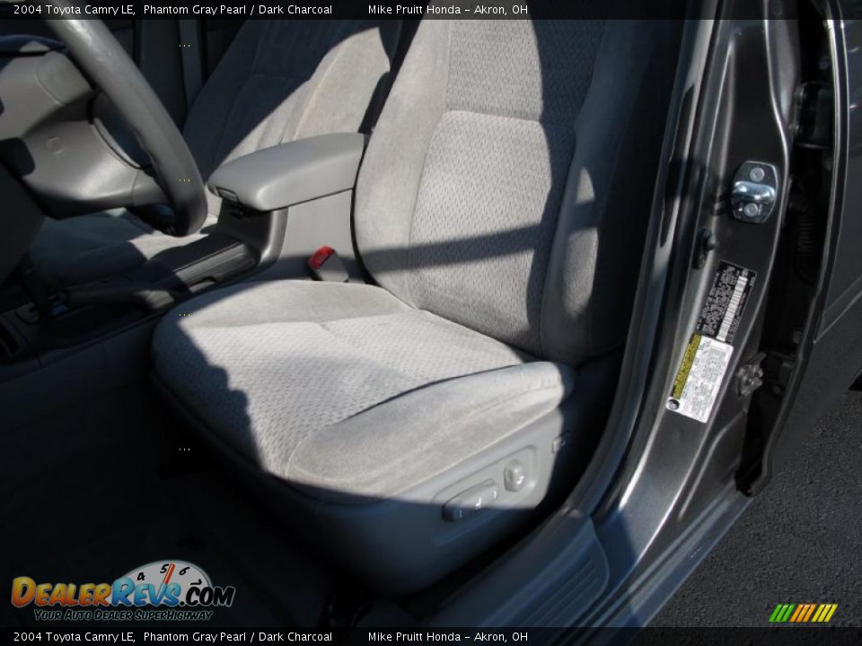 2004 Toyota Camry LE Phantom Gray Pearl / Dark Charcoal Photo #11