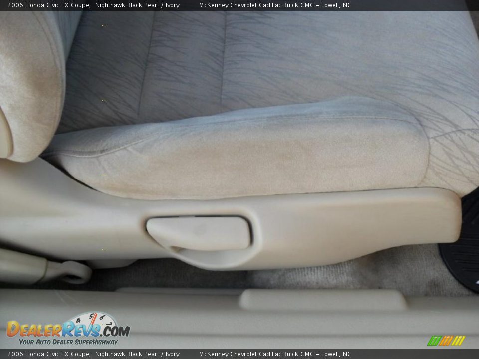 2006 Honda Civic EX Coupe Nighthawk Black Pearl / Ivory Photo #17