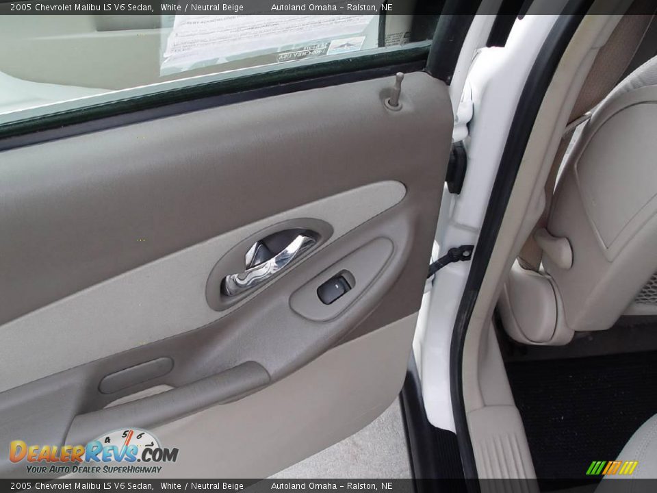 2005 Chevrolet Malibu LS V6 Sedan White / Neutral Beige Photo #9