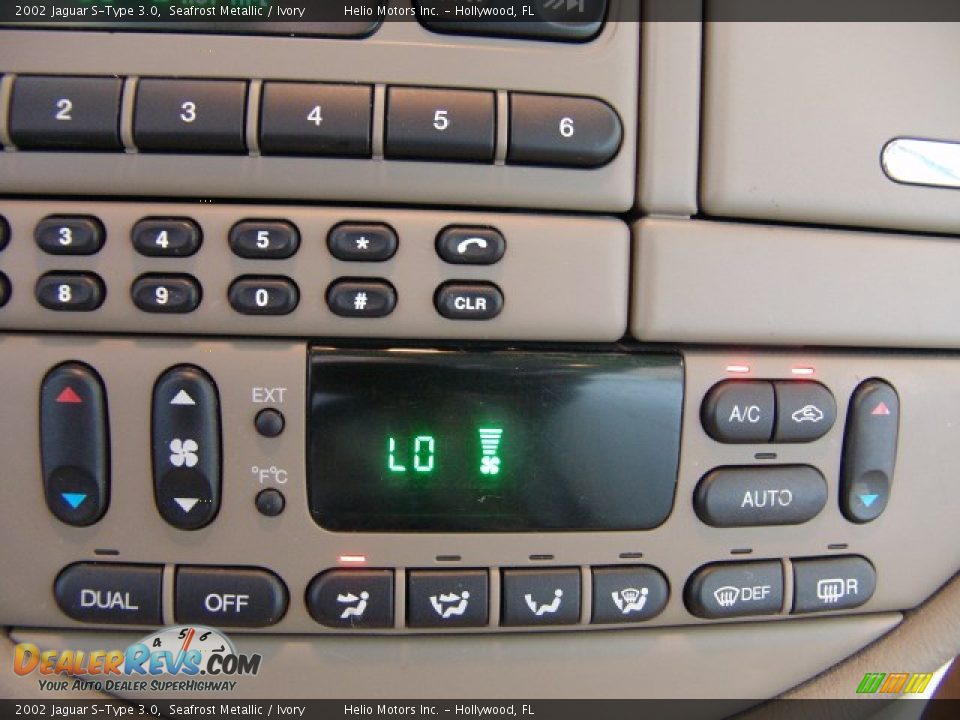 2002 Jaguar S-Type 3.0 Seafrost Metallic / Ivory Photo #25