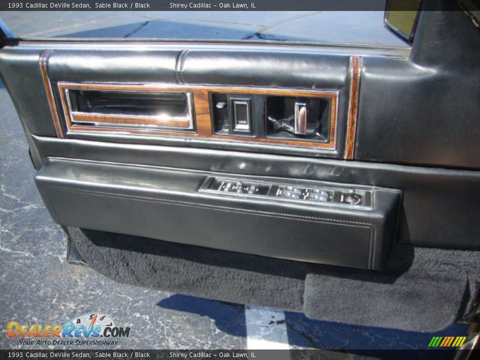 1993 Cadillac DeVille Sedan Sable Black / Black Photo #16