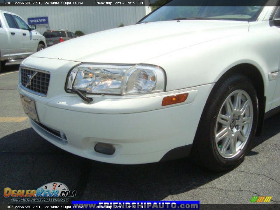 2005 Volvo S80 2.5T Ice White / Light Taupe Photo #9