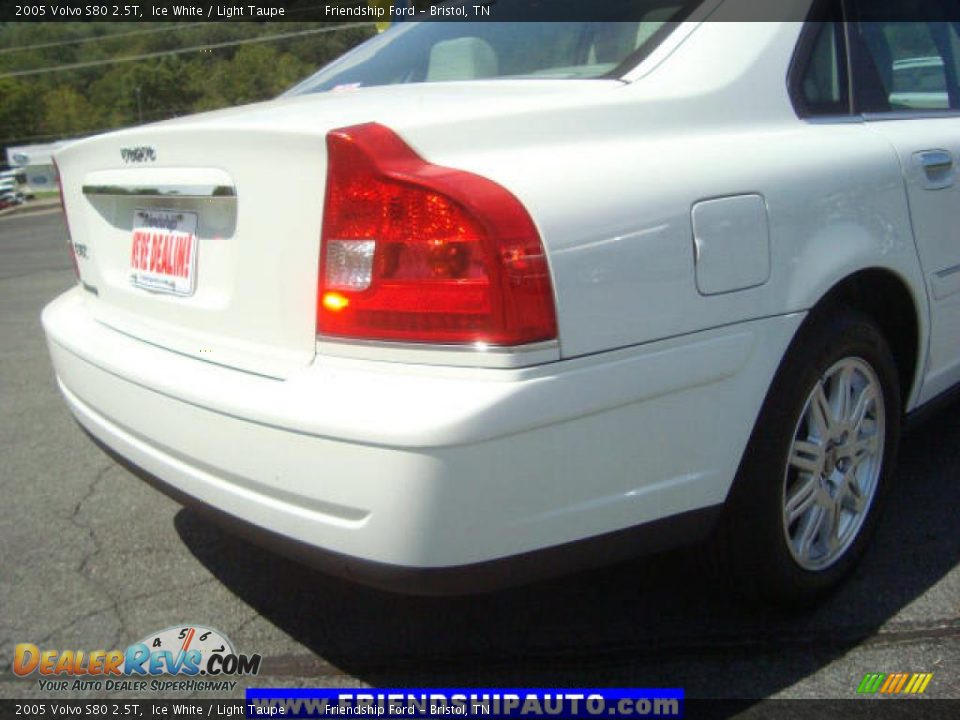 2005 Volvo S80 2.5T Ice White / Light Taupe Photo #12