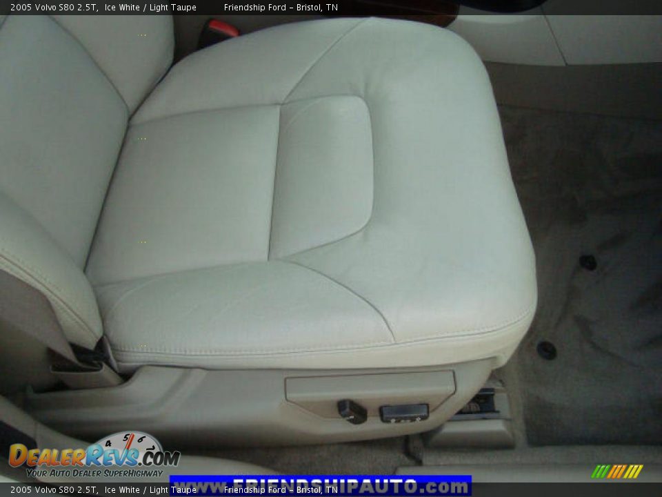 2005 Volvo S80 2.5T Ice White / Light Taupe Photo #17