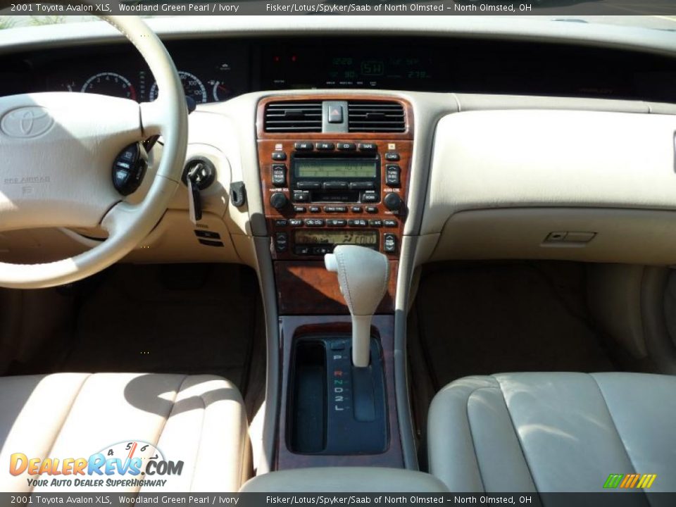2001 Toyota Avalon XLS Woodland Green Pearl / Ivory Photo #12