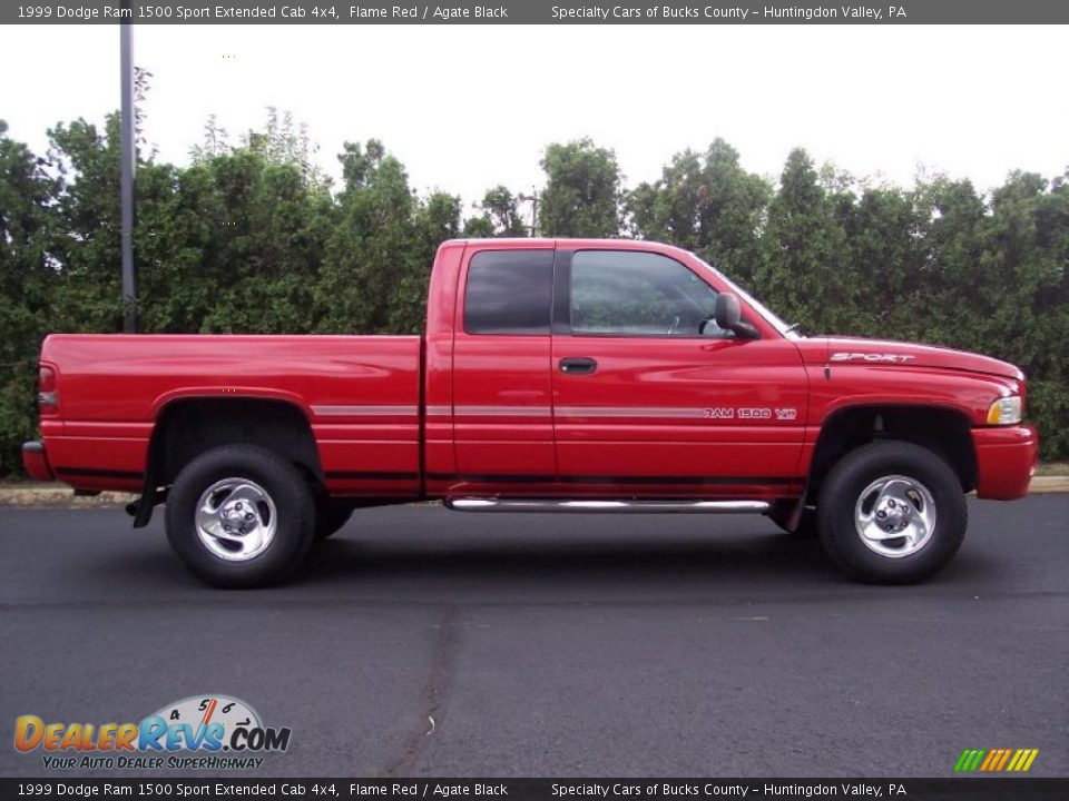 1999 Dodge Ram 1500 Sport Extended Cab 4x4 Flame Red / Agate Black Photo #17