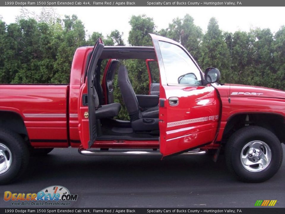 1999 Dodge Ram 1500 Sport Extended Cab 4x4 Flame Red / Agate Black Photo #30