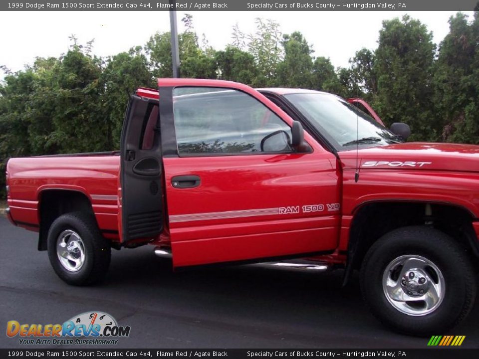 1999 Dodge Ram 1500 Sport Extended Cab 4x4 Flame Red / Agate Black Photo #31