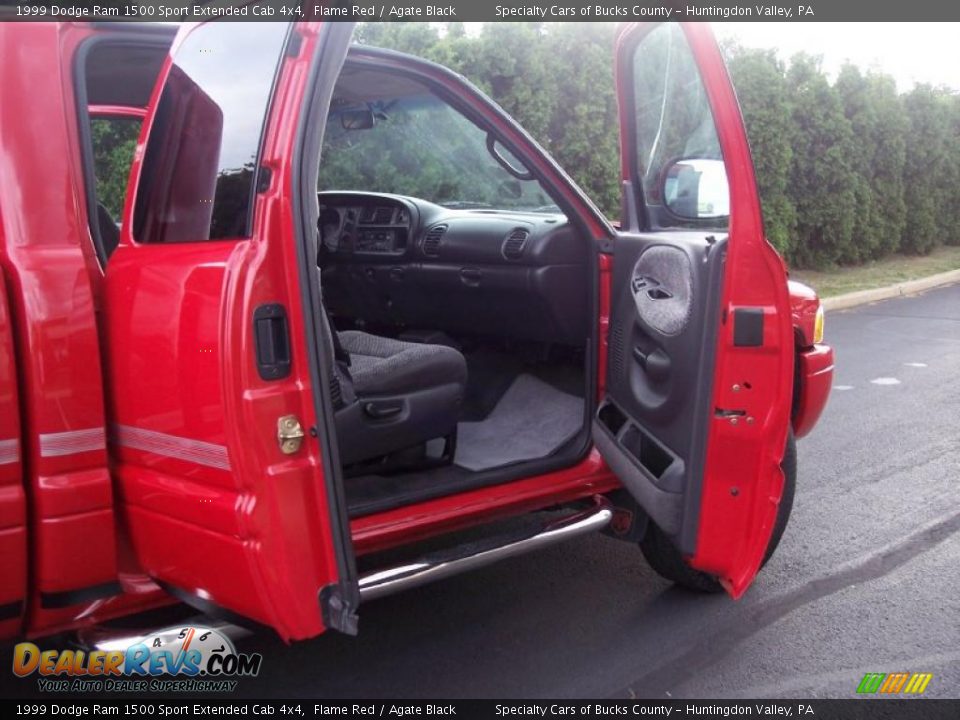 1999 Dodge Ram 1500 Sport Extended Cab 4x4 Flame Red / Agate Black Photo #32