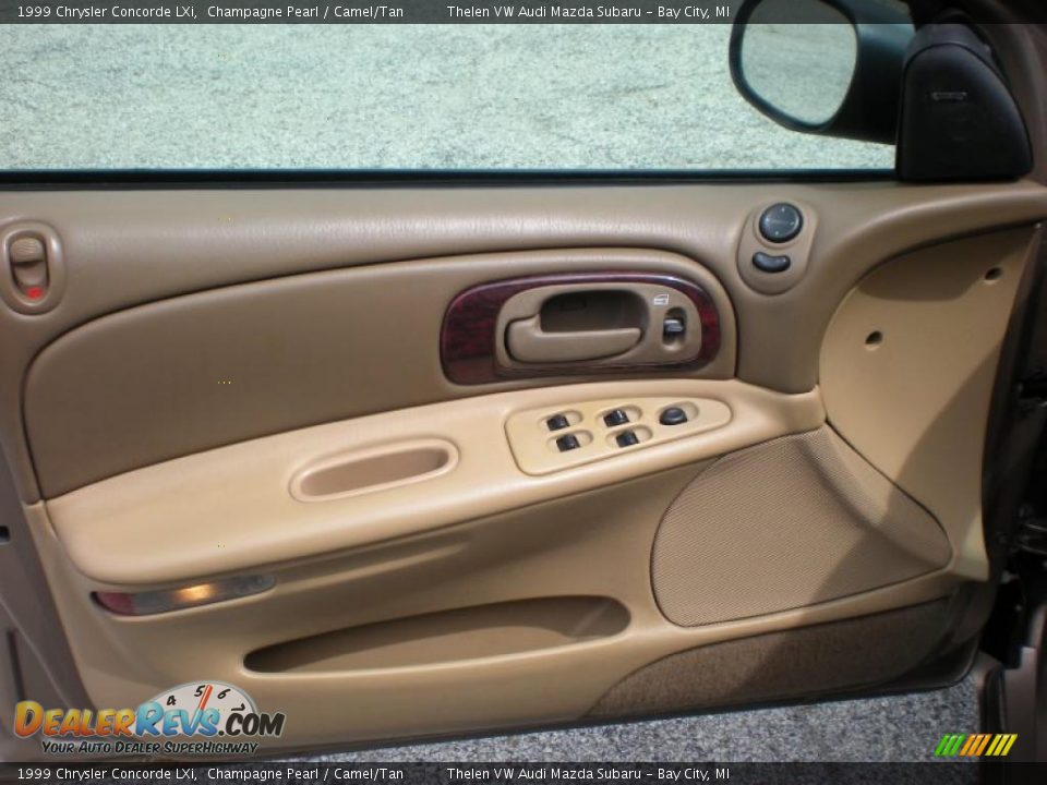 Door Panel of 1999 Chrysler Concorde LXi Photo #14