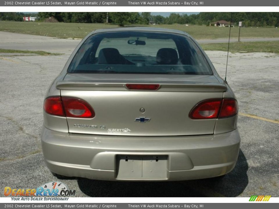 2002 Chevrolet Cavalier LS Sedan Mayan Gold Metallic / Graphite Photo #5