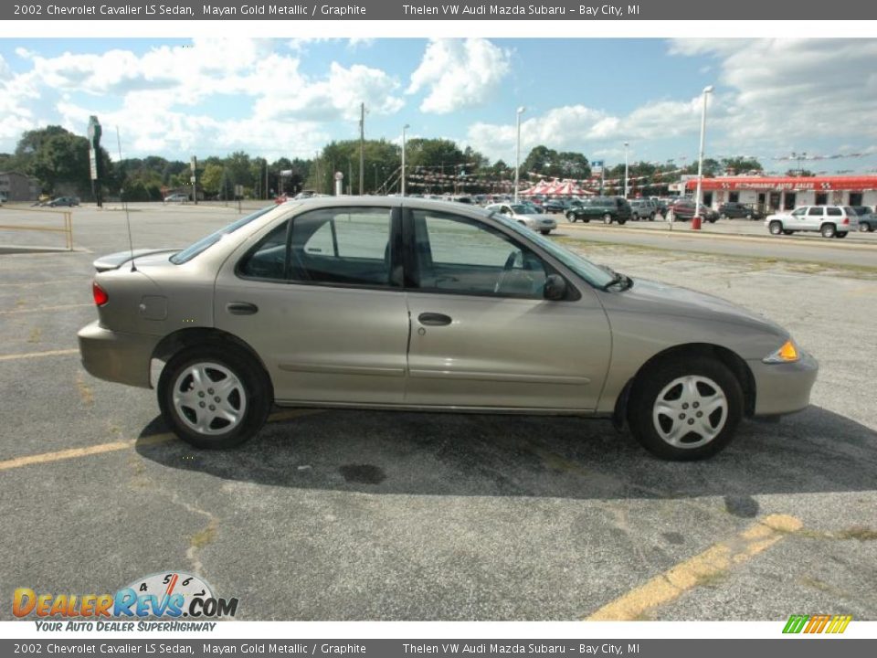 2002 Chevrolet Cavalier LS Sedan Mayan Gold Metallic / Graphite Photo #8