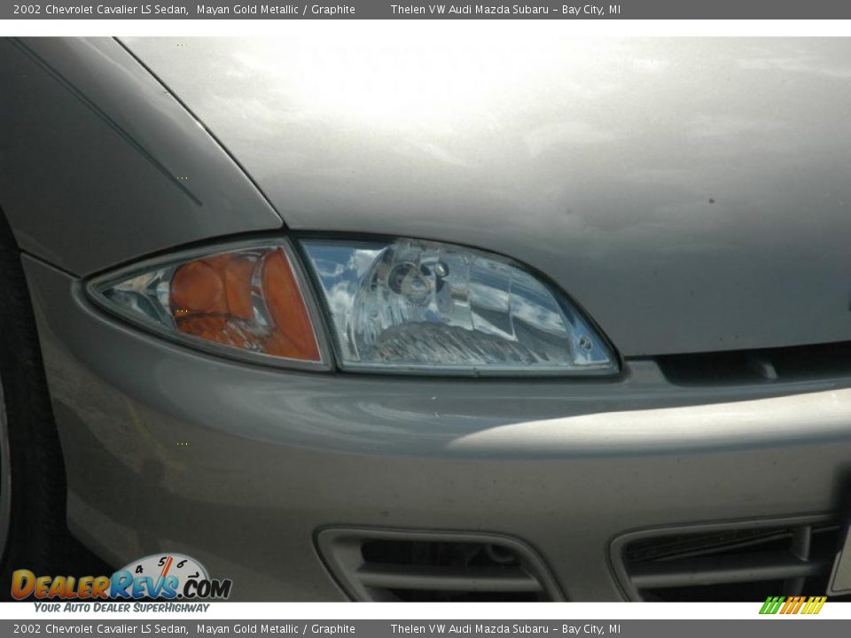 2002 Chevrolet Cavalier LS Sedan Mayan Gold Metallic / Graphite Photo #9