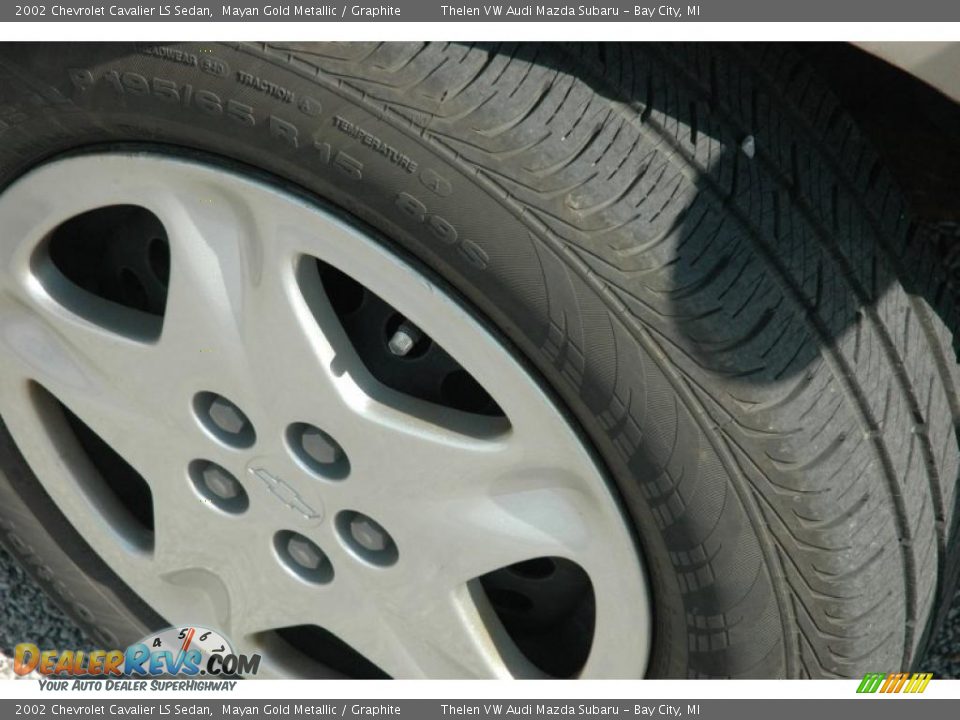 2002 Chevrolet Cavalier LS Sedan Mayan Gold Metallic / Graphite Photo #10