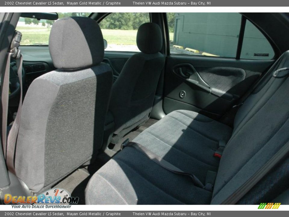 2002 Chevrolet Cavalier LS Sedan Mayan Gold Metallic / Graphite Photo #12